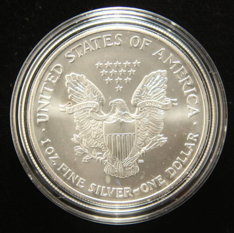 lot 07 image: 2002 AMERICAN SILVER EAGLE 1 TROY OZ. .999 FINE SILVER IN AIRTITE