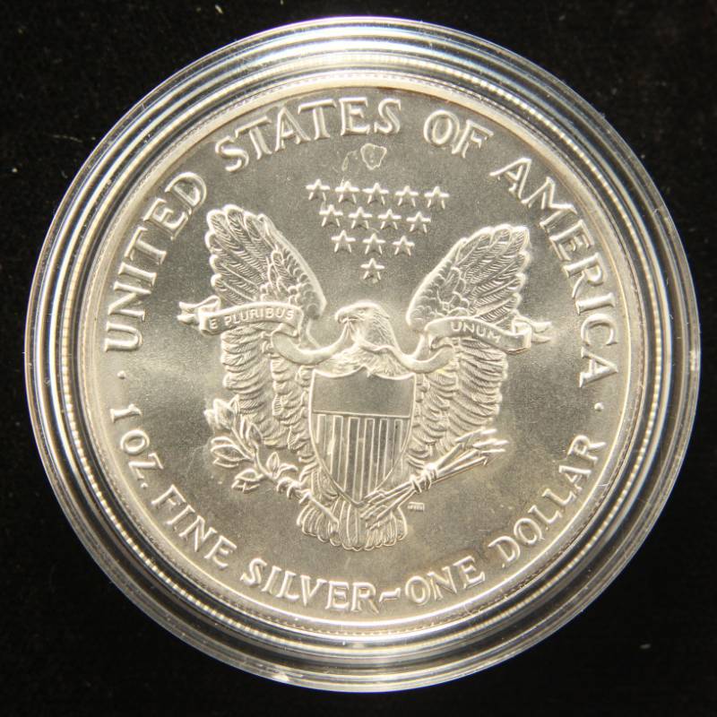 lot 20 image: 1992 AMERICAN SILVER EAGLE 1 TROY OZ. .999 FINE SILVER IN AIRTITE