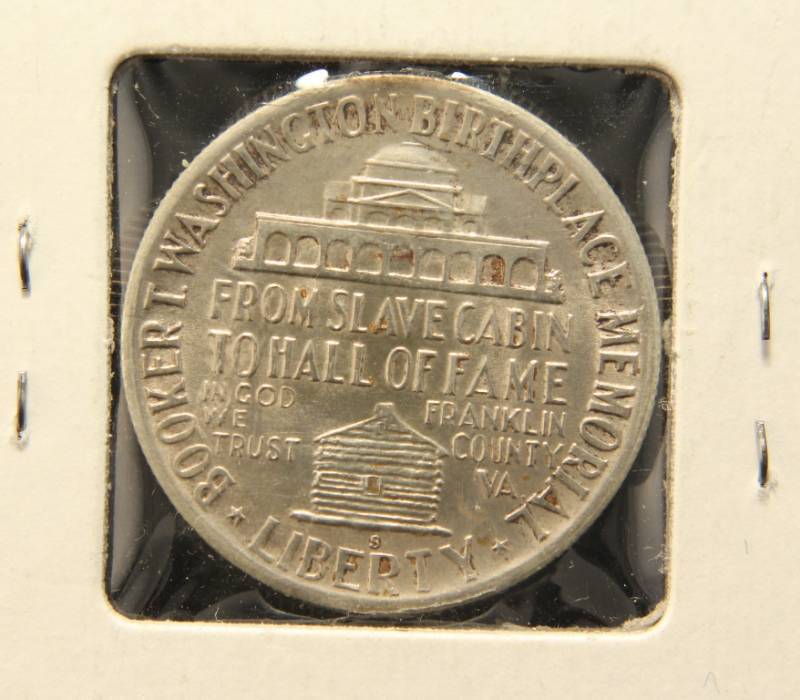 lot 26 image: 1946-S US SILVER COMMEMORATIVE HALF DOLLAR BOOKER T WASHINGTON