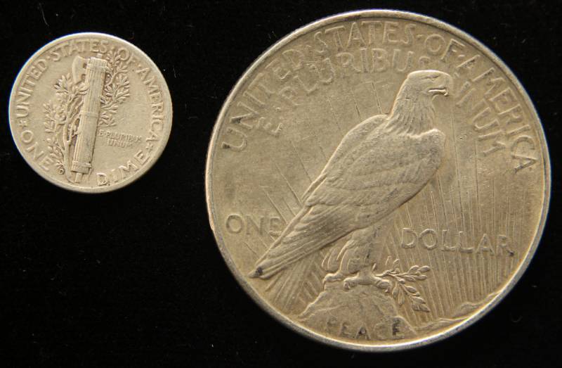 lot 28 image: 2 SILVER COINS 1922 PEACE DOLLAR & 1945-D MERCURY DIME
