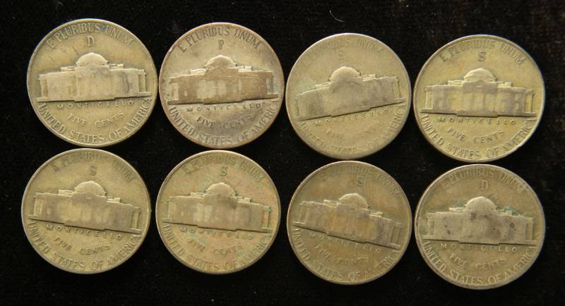 lot 47 image: 8 US WWII WARTIME SILVER NICKELS