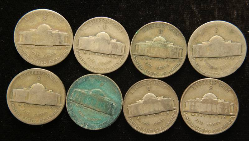 lot 54 image: 8 US WWII WARTIME SILVER NICKELS