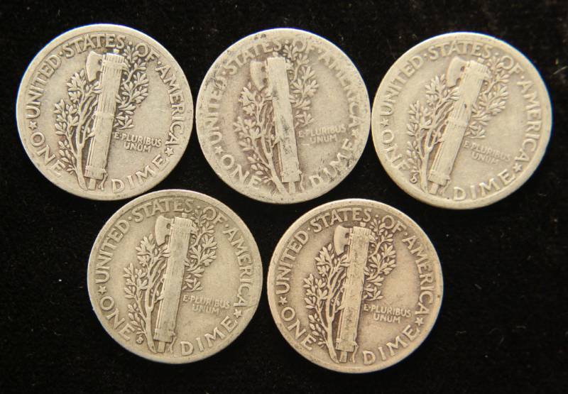 lot 55 image: GROUP OF 5 MERCURY DIMES AS PICTURED