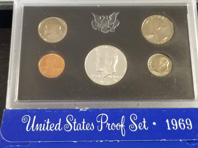 lot 14-B image: 1969 US PROOF SET WITH 40% SILVER PROOF HALF DOLLAR