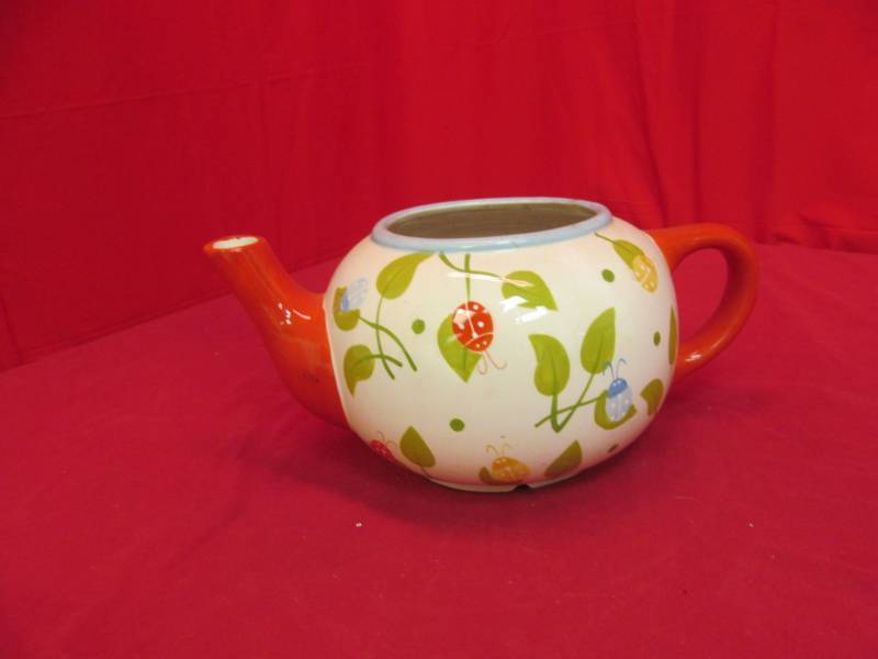 lot 5 image: garden supplies
