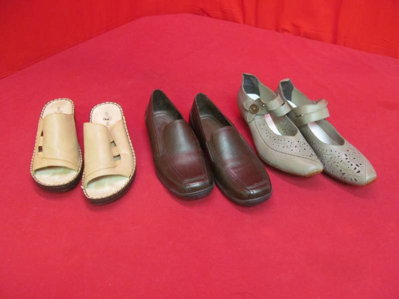 lot 19 image: shoes