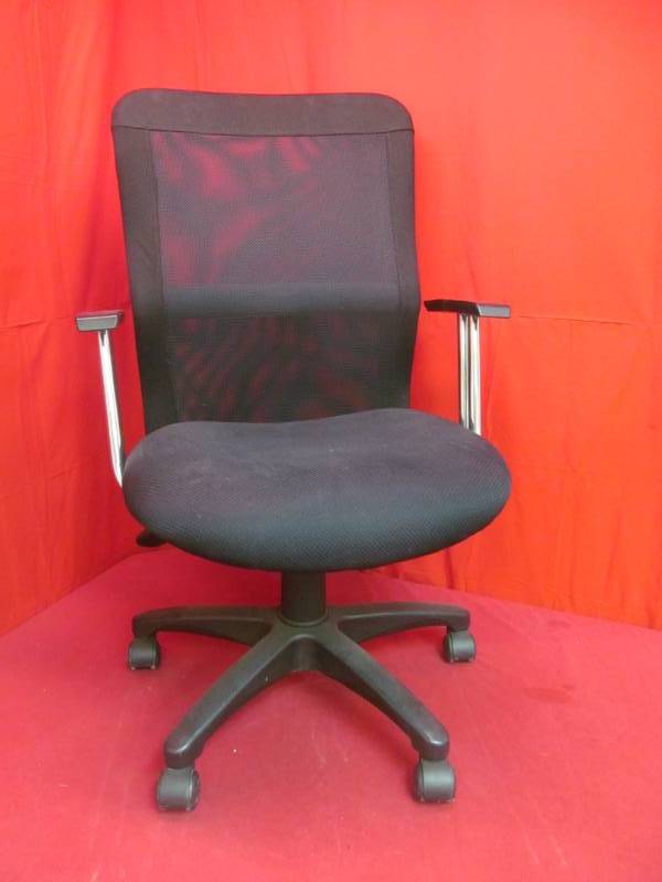 lot 25 image: office chair
