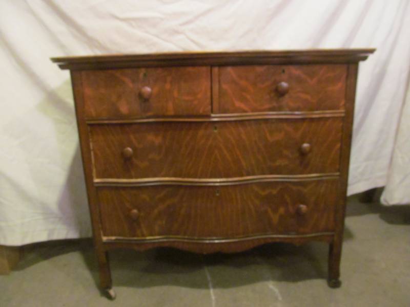 lot 35 image: vintage dresser