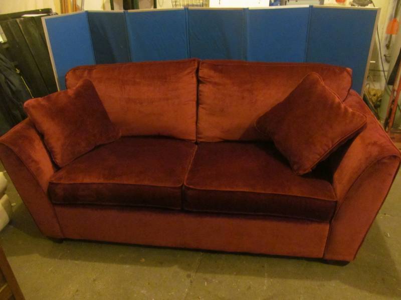 lot 39 image: Lazy Boy couch