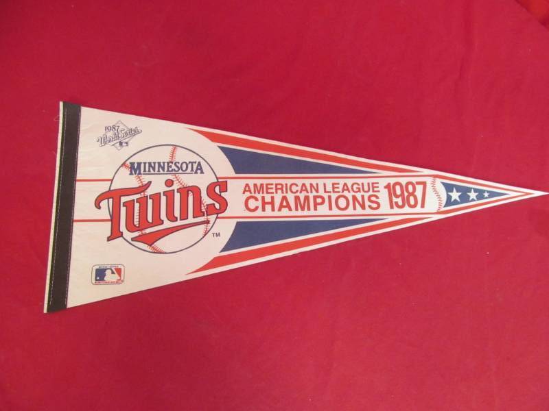 lot 47 image: Minnesota Twins pendant