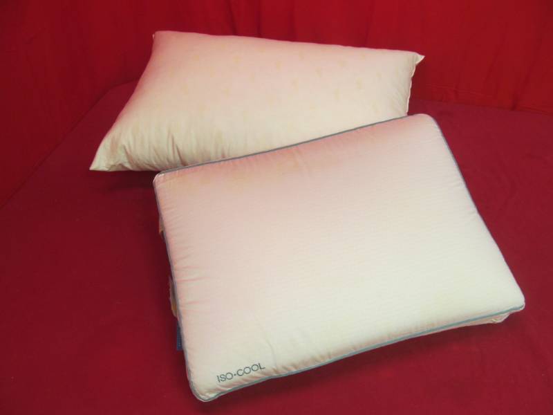 lot 49 image: pillows