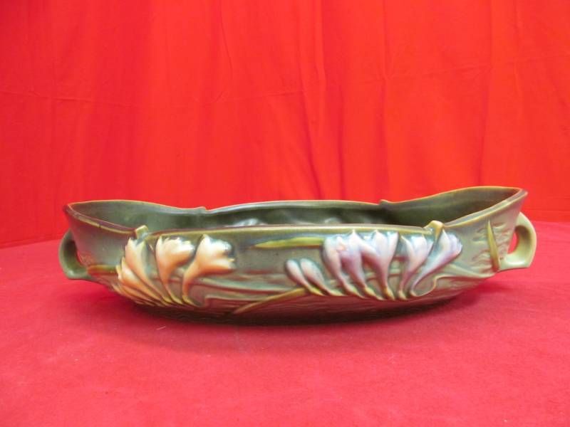 lot 59 image: Roseville serving dish