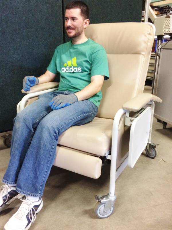 1168 FANTASTIC STRYKER HOSPITAL BED WITH ZOOM MOVEMENT AUCTION PLUS