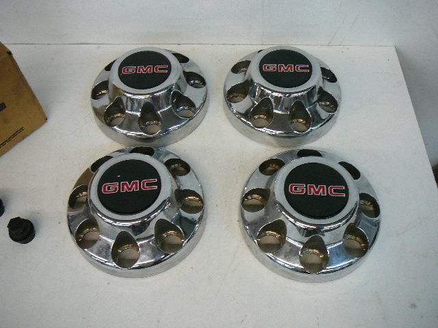 GM 8 Hole Hub Caps W  Lug Nuts & Covers