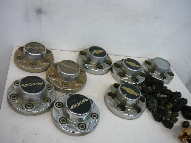 GM Truck Center Caps & Nut