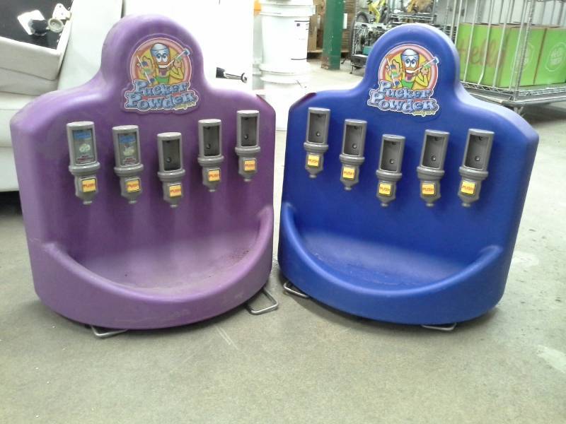lot 324 image: Pucker Powder Dispeners