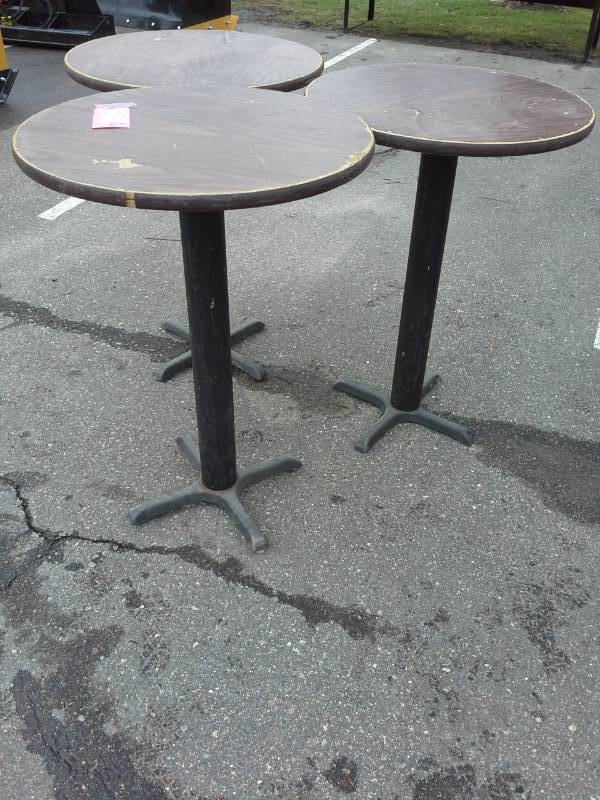 lot 227 image: Lot of (3) Round Pedestal Tables