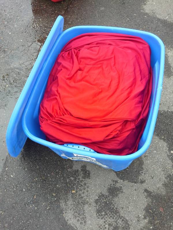 lot 255 image: Lot of (30) Apple (Dark) Red Ruched Spandex Chair Covers