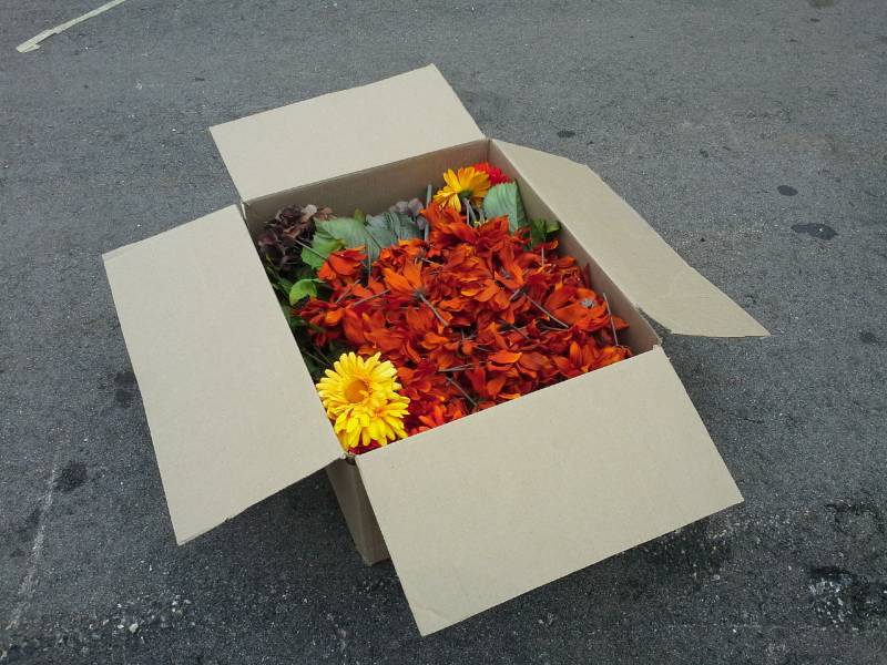 lot 284 image: Fall Color Artificial Flowers