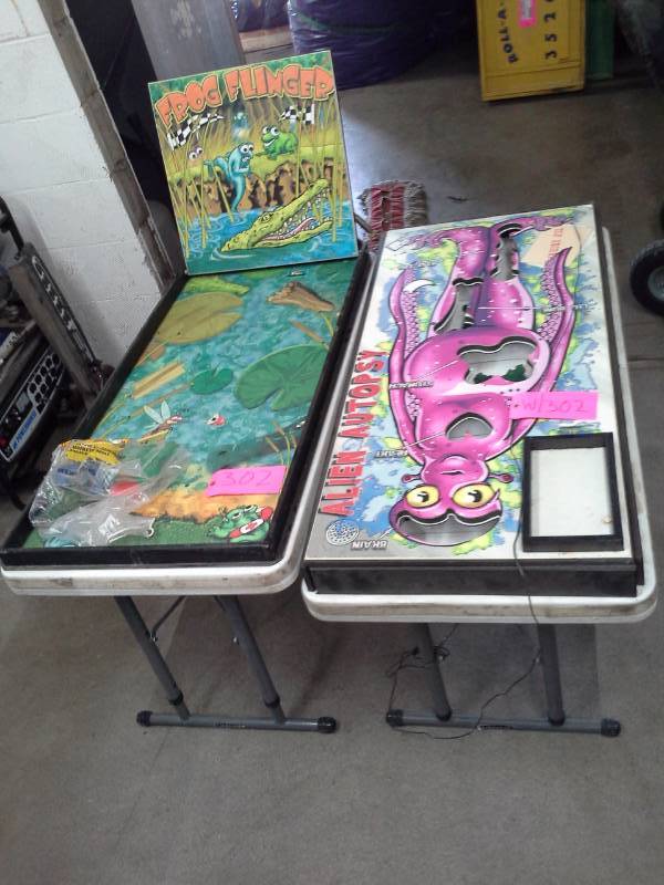 lot 302 image: Alien Autopsy Game, Frog Flinger Bang-a-rang Game