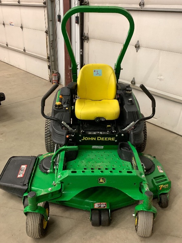 lot 1 image: John Deere Z-Trak Z920M Lawn Mower