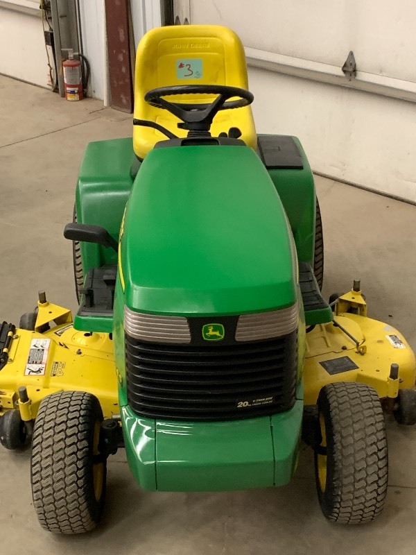 lot 3 image: John Deere 345 Lawn Tractor