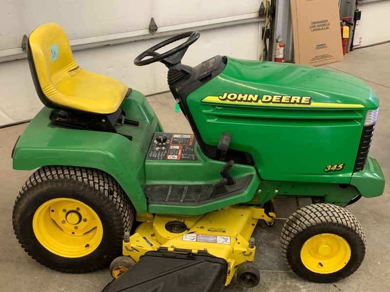 lot 4A image: John Deere 345 Lawn Tractor