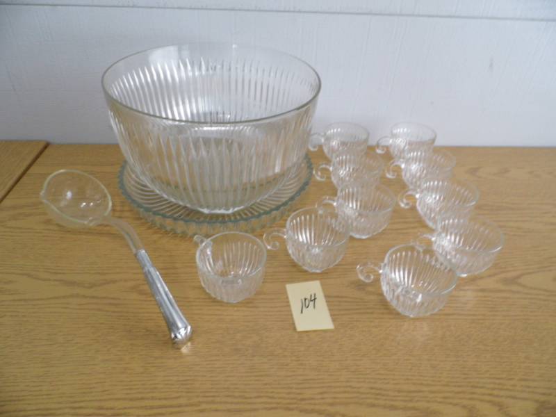 lot 104 image: Punchbowl w Saucer - 10 Cups - Ladle