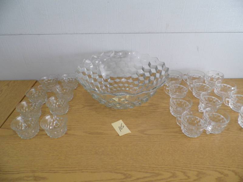 lot 105 image: Punchbowl w 20 Cups