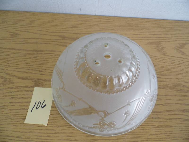 lot 106 image: Antique Glass Light Shade