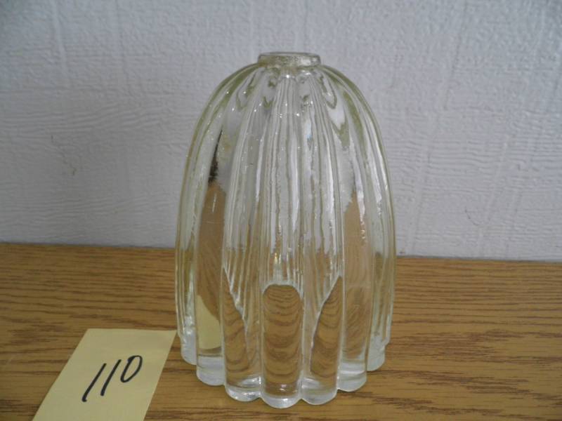 lot 110 image: Antique Glass Light Shade