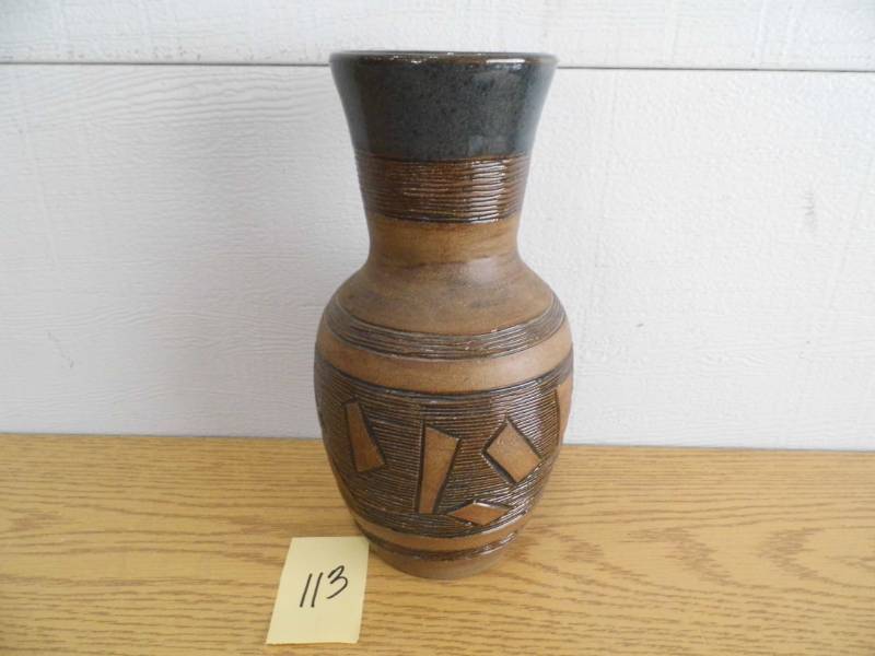 lot 113 image: Pottery Vase
