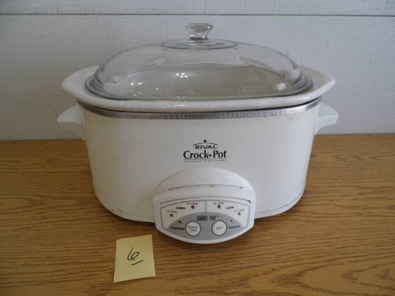 lot 6 image: White Crockpot