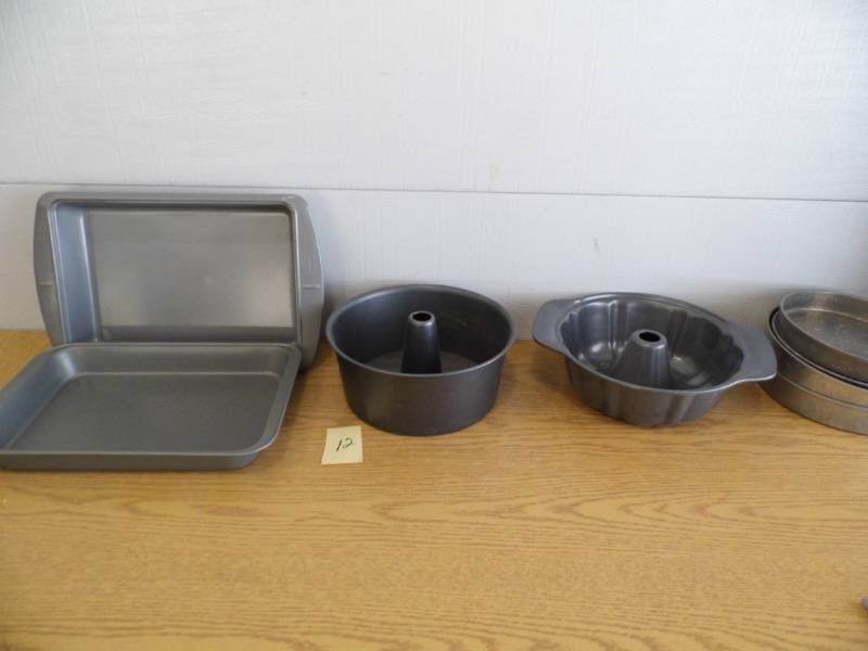 lot 12 image: Baking Pans