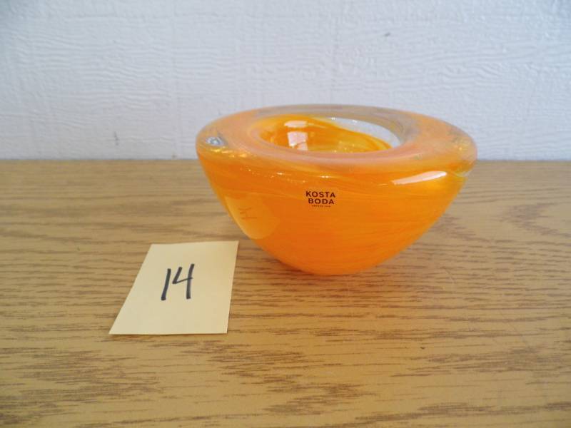 lot 14 image: Kosta Boda Votive Holder