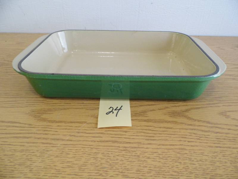 lot 24 image: Le Creuset Baking Dish