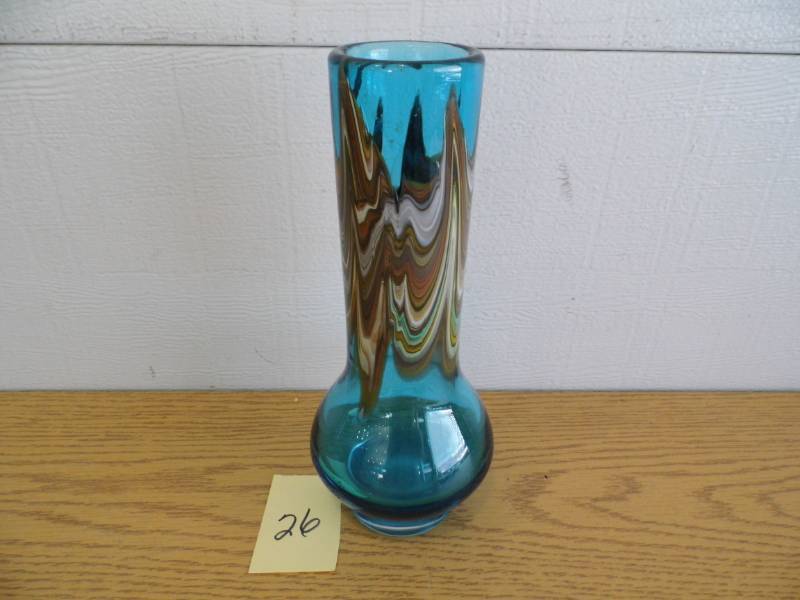 lot 26 image: 1960s Vase