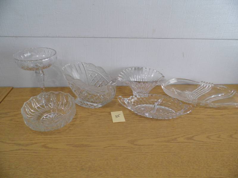 lot 35 image: Crystal  Cut Glass Pieces