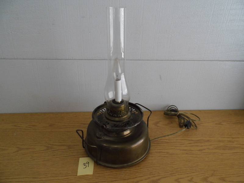lot 39 image: Thermidor Brass Lamp