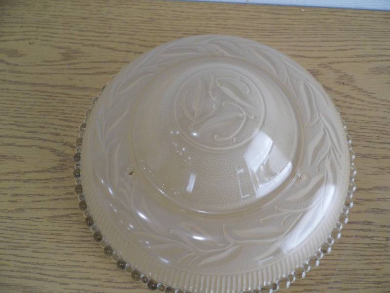 lot 42 image: Antique Glass Light Shade