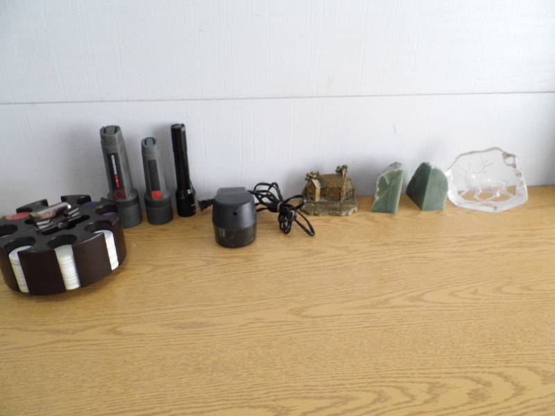 lot 46 image: Bookends - Flashlights - Poker Chips