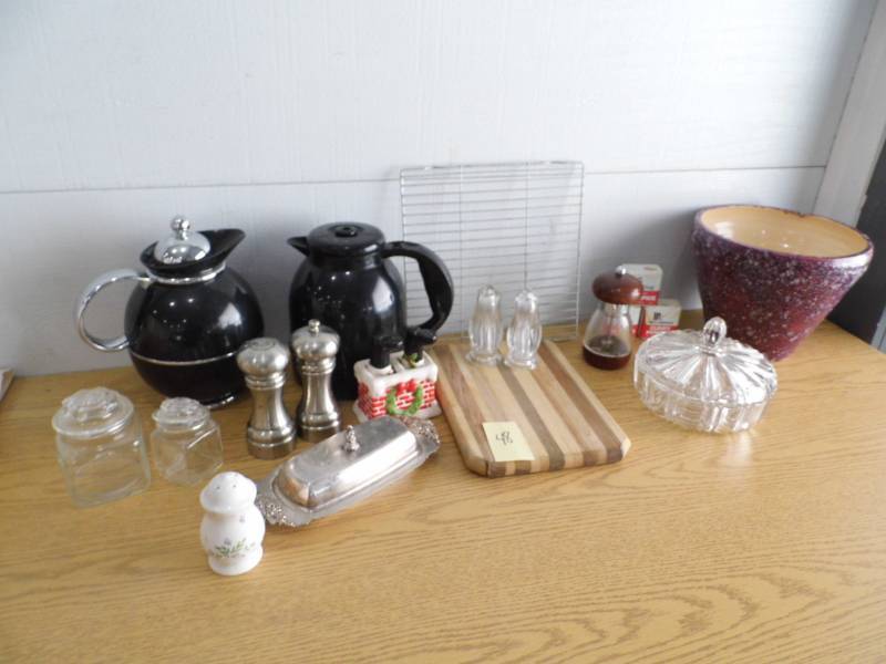 lot 48 image: Kitchen - S&P Shakers - Pitchers