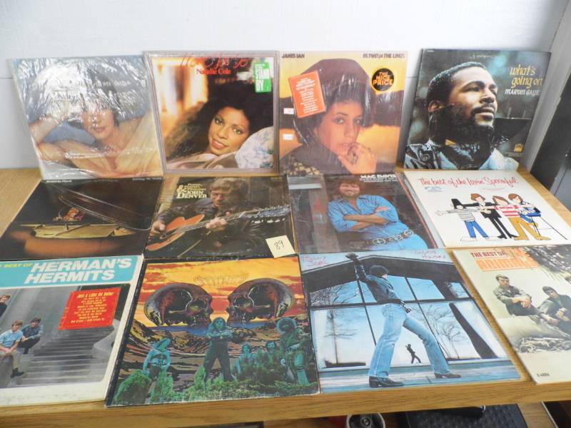 lot 89 image: Vintage Albums
