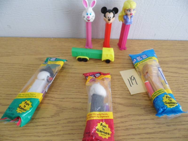 lot 119 image: Pez Dispensers