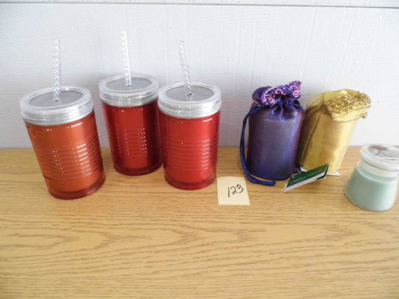 lot 123 image: Drink Tumblers - Candles