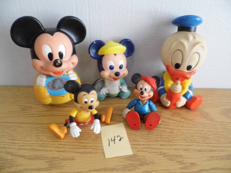 lot 142 image: Disney Figures
