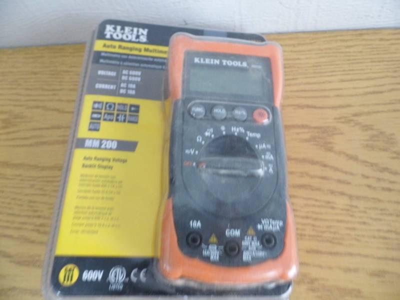 lot 166 image: Klein Tools Multimeter