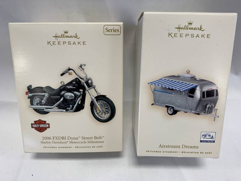 lot 13 image: Airstream & Harley Davidson Dyna Street Bob Ornaments