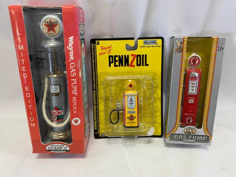 lot 28 image: Collection of Gas Pumps