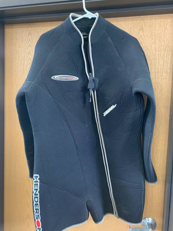 lot 48 image: Henderson XXL Wetsuit